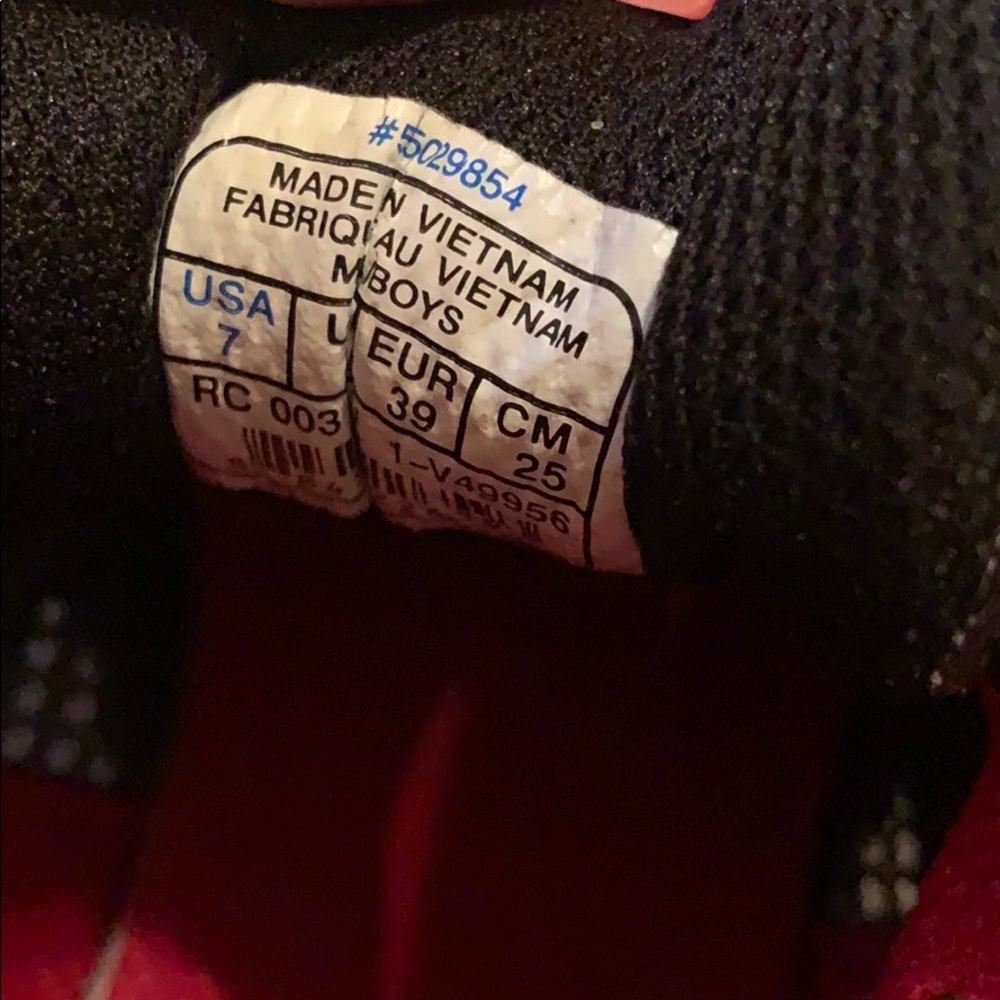Reebok - Picture 2 of 4